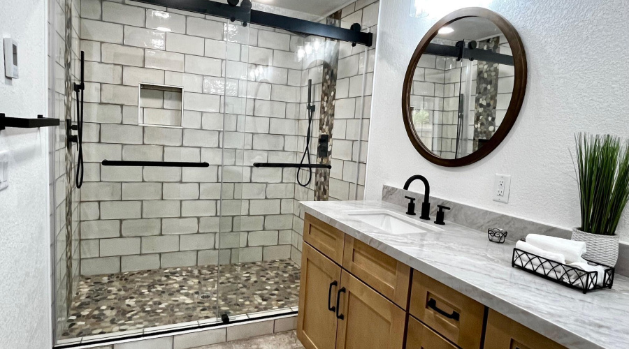 Giant 2-person shower