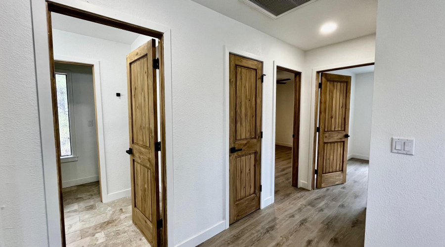 Upstairs hallway & bathroom