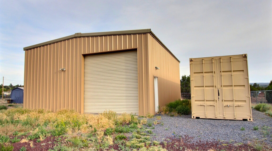 1,200 SF shop