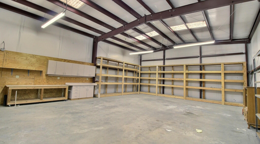 1,200 SF shop
