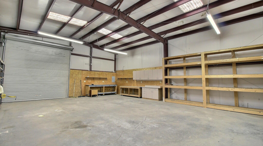 1,200 SF shop