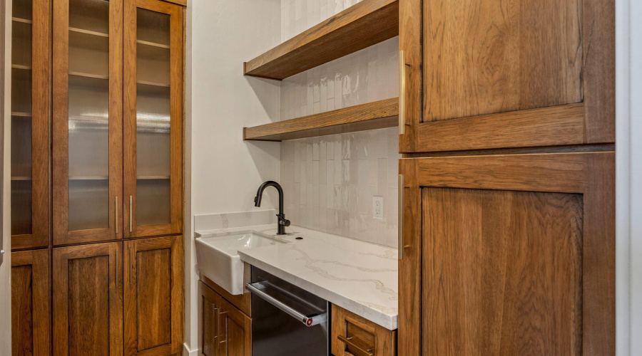 Butler pantry