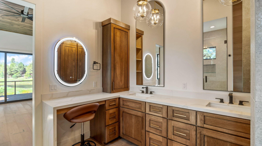 Master Vanity