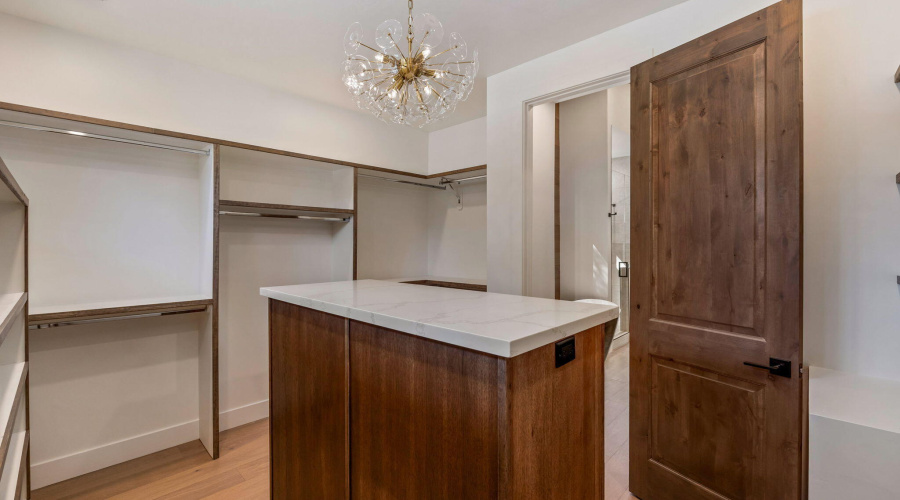 Closet toward bathroom