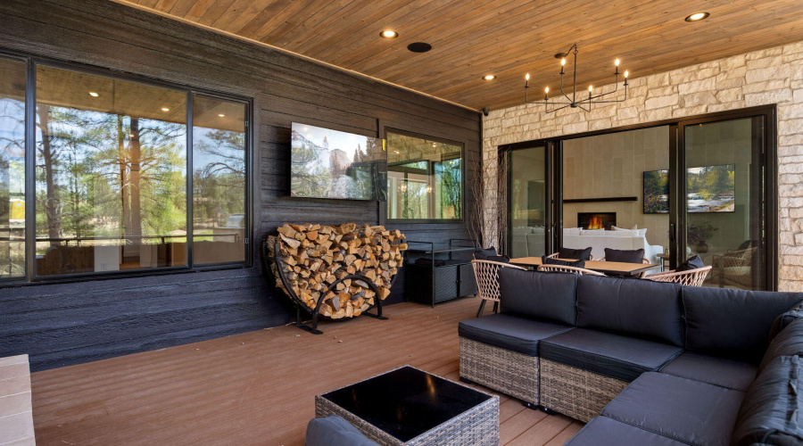 Covered back deck toward living room