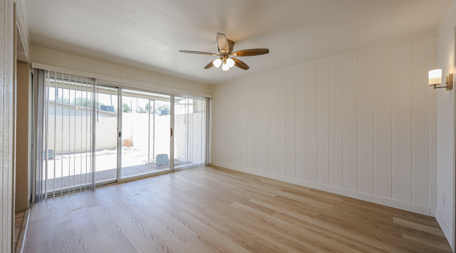 6FamilyRoom1