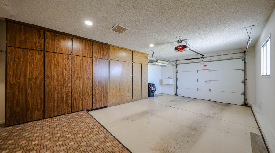8Garage1