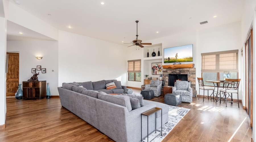 2208 E Filaree Cir - 08
