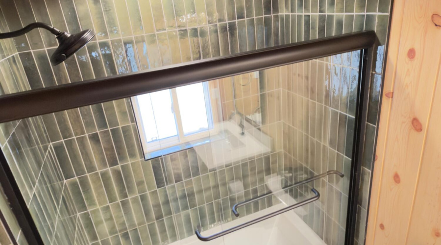 Soaking tub and shower