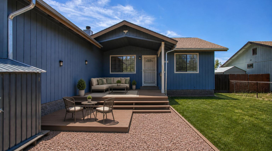 STAGED Front Porch & Yard