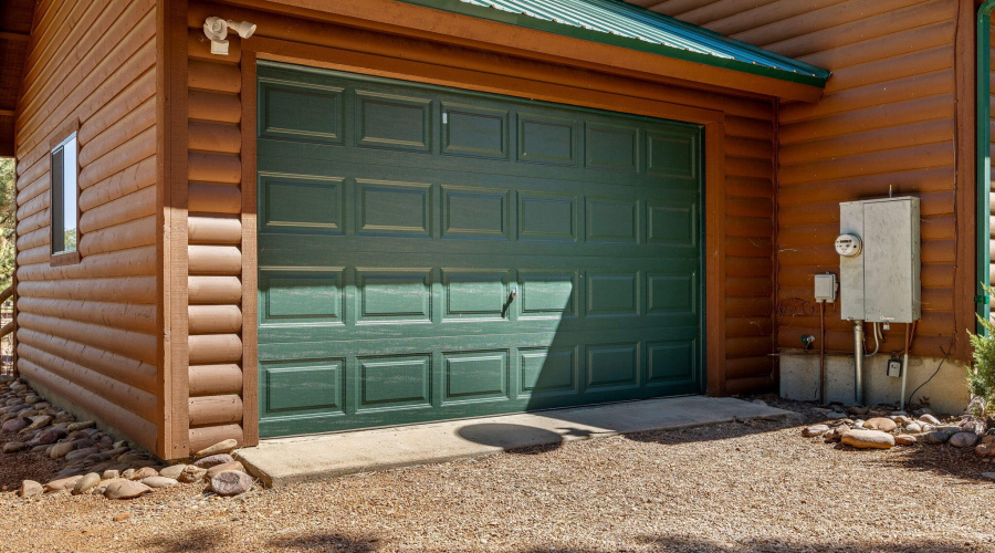 1.5 CAR GARAGE