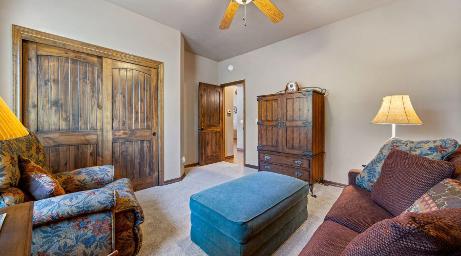 Bedroom 3 w: Hide a bed