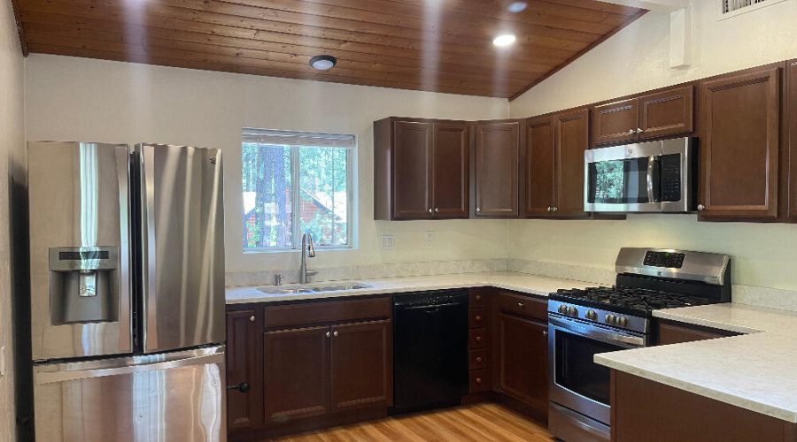 8239 Bucksprins Rd Kitchen