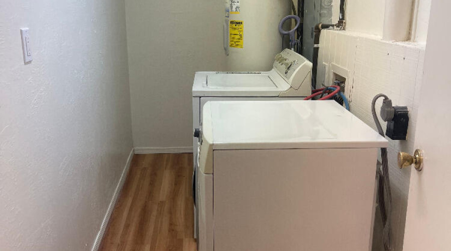8239 Bucksprins Rd Laundry