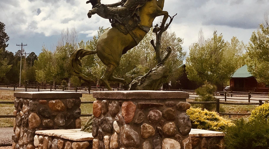 BRONZE STATUES THROUGHT THE COMMUNITY