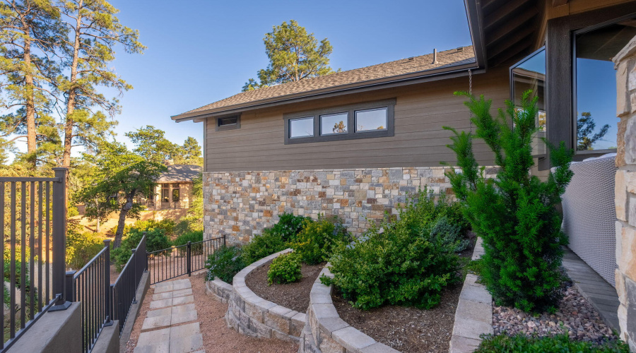 602 N Redbud Cir - 56