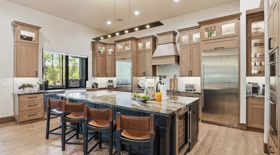 Dream Kitchen with 10' Seamless Quartzit
