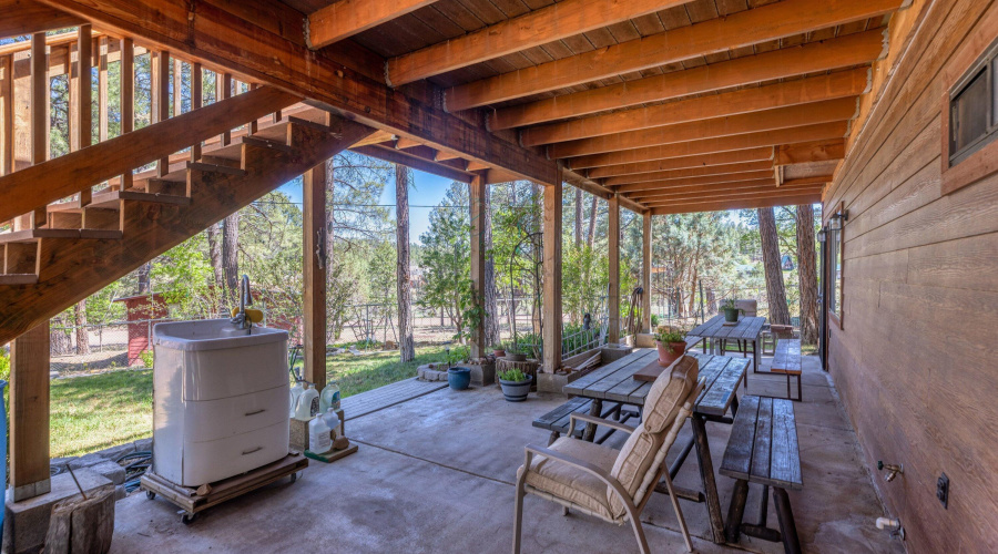Expansive back deck