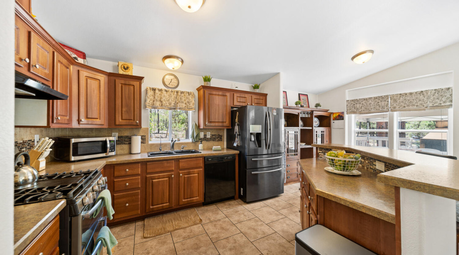 Plenty of Cabinets and Counter Space