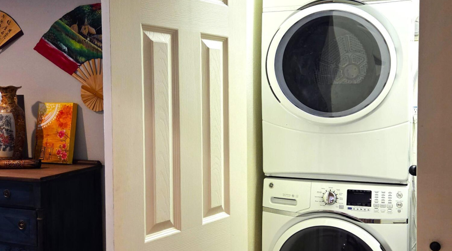 laundry rm on way to primary