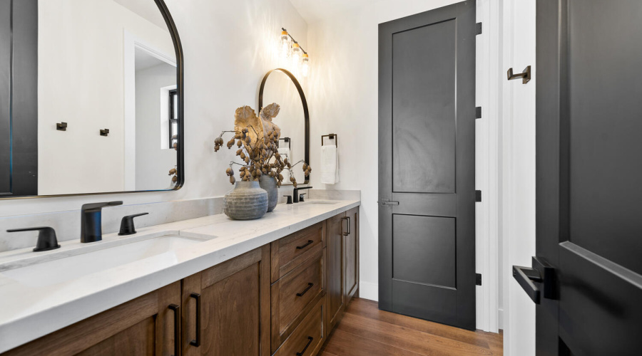 Spa-Like Guest Bath