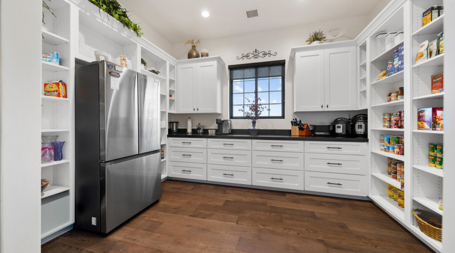 Well Designed Butler's Pantry