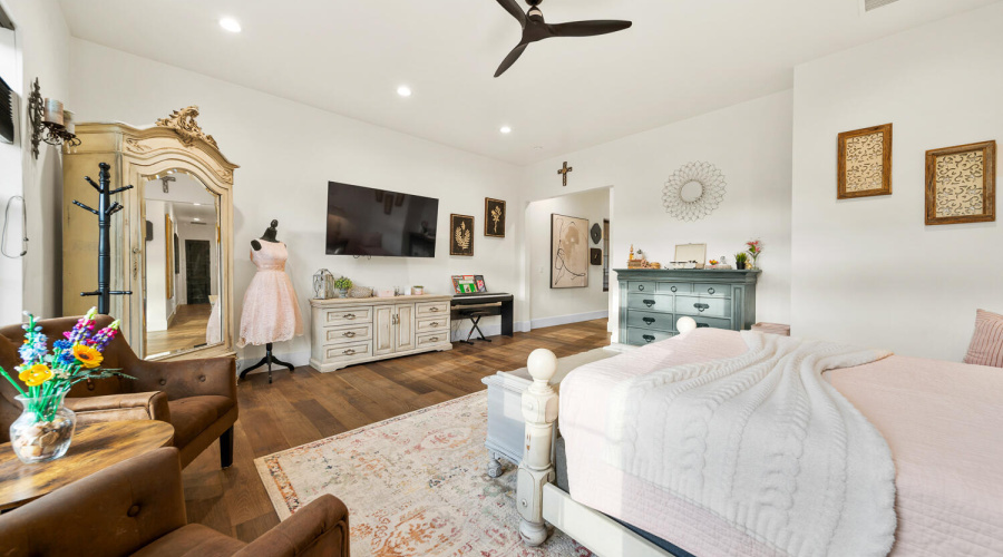 Generously Sized Guest Retreat