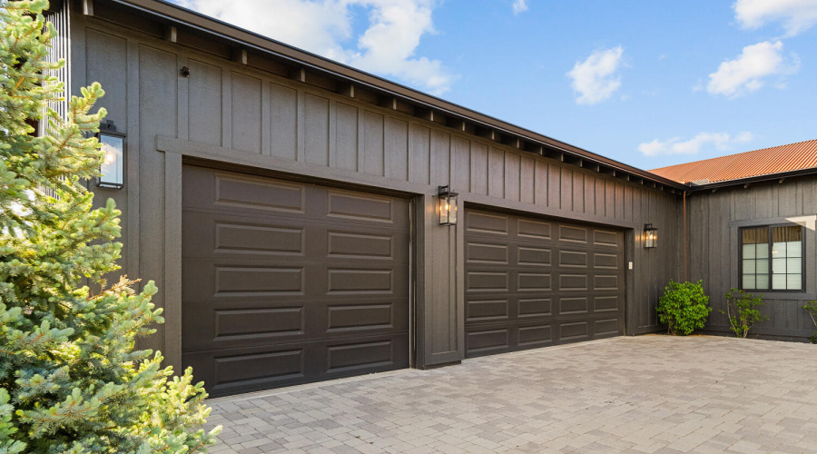 Luxury 3-Car Garage