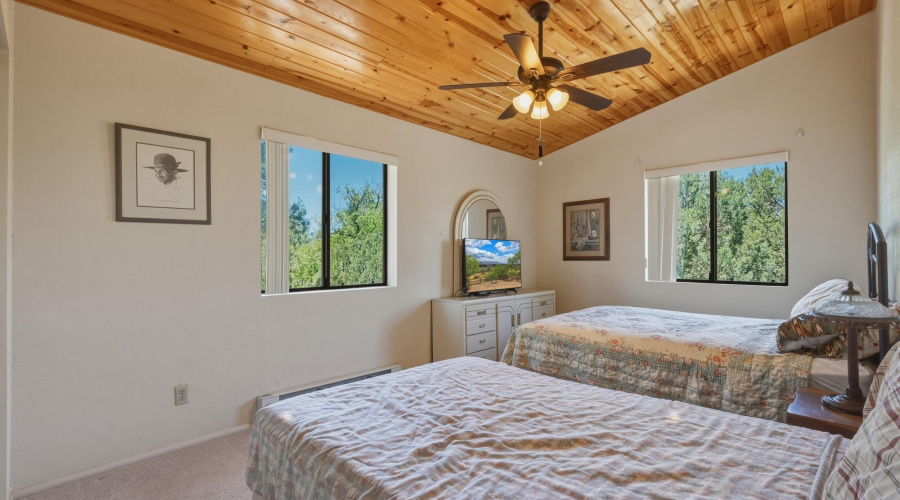 24 master bdrm upstairs