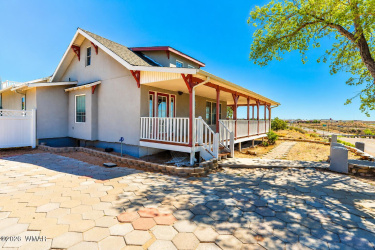 102 Crestview Road, Holbrook, Arizona 86025, Bedrooms, ,Bathrooms,Residential,For Sale,Crestview,261358