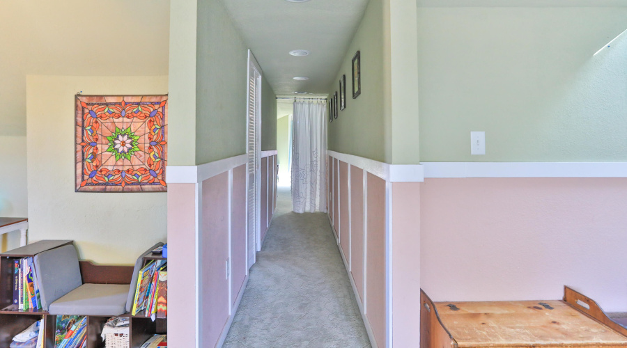 UpstarisHallway
