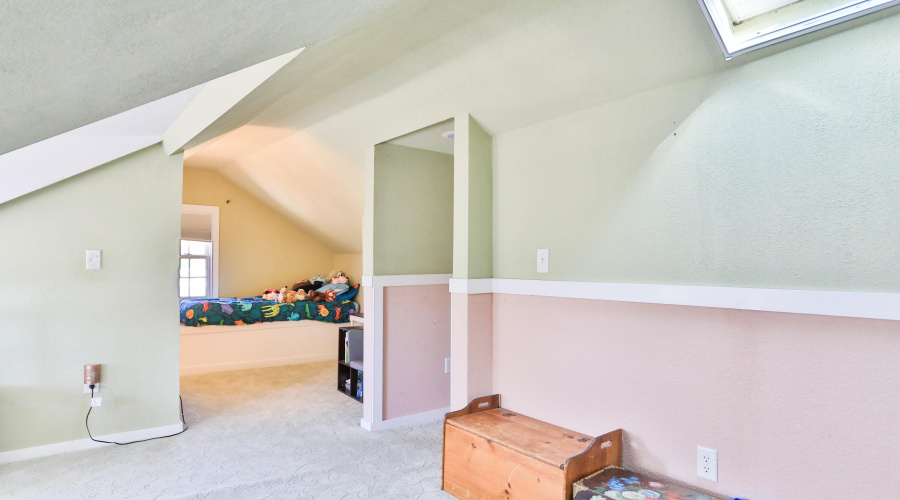 Upstairs1stBedroom (4)