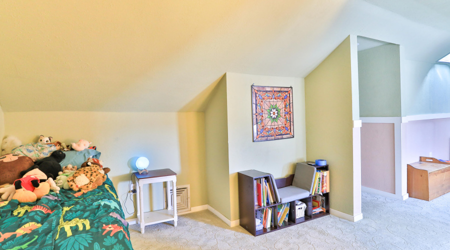 Upstairs1stBedroom (2)