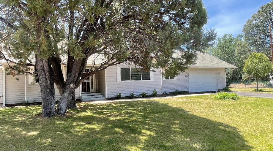 1541 N Fairway Dr Front 1
