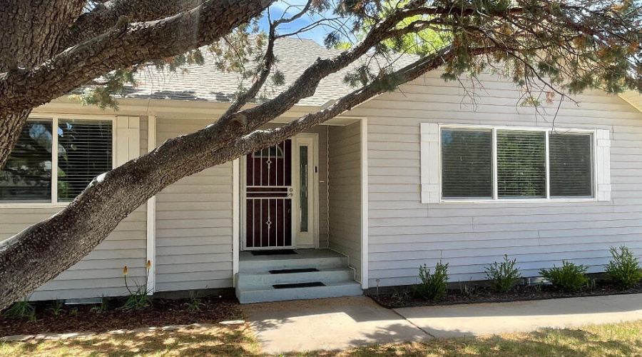 1541 N Fairway Dr Front Door