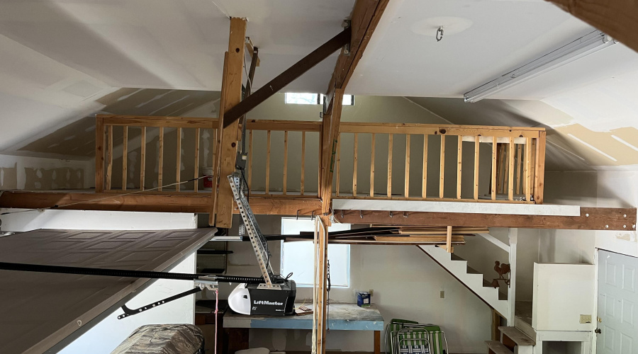 Garage/loft