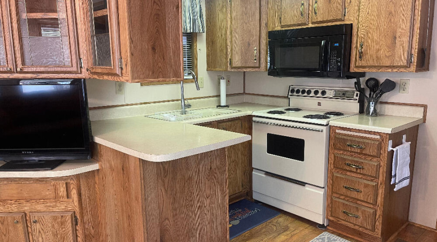 1930 Larson #8 Kitchen 2