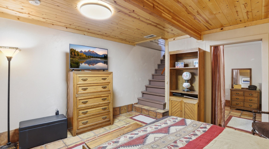 Main House Lower Level Bedroom (2)