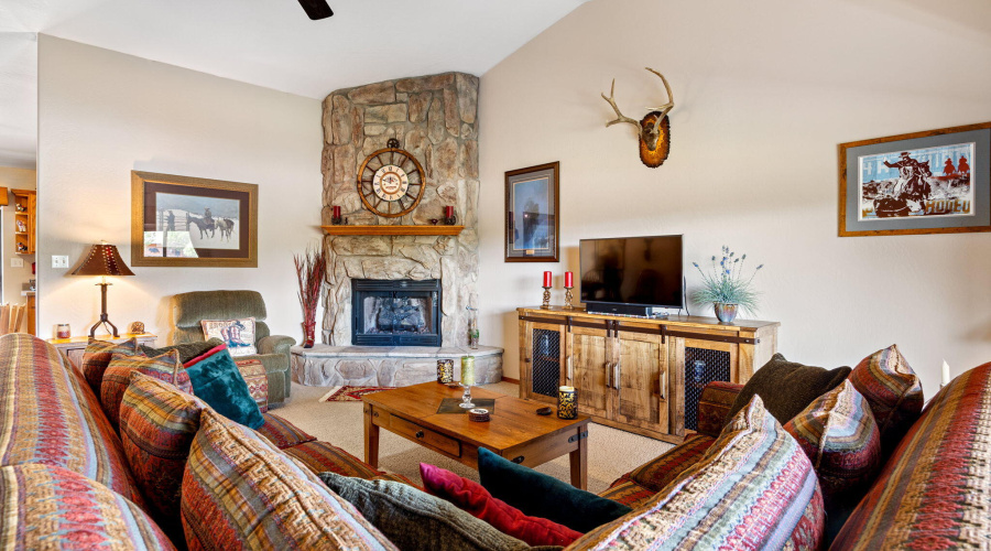 2788ChandelleLn-HeberOvergaard-AZ-7