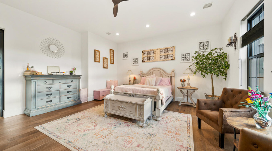 Guest Suite/Flex Room