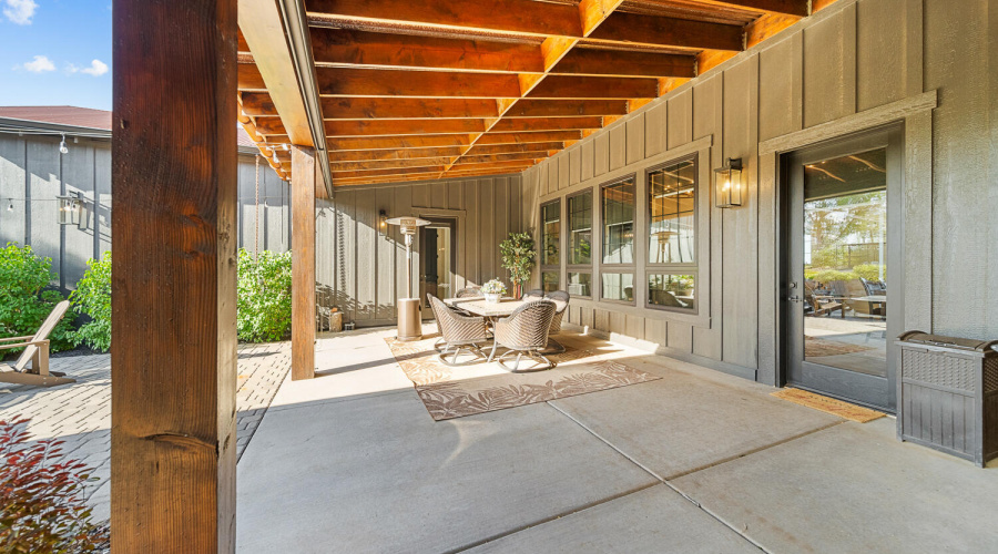 Roll-Down Shades for Year around Comfort
