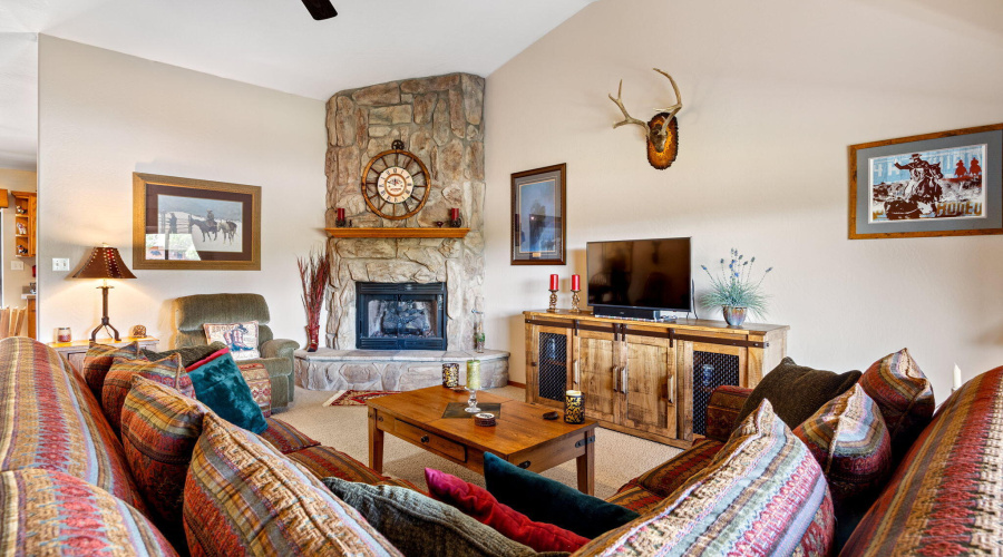 2788ChandelleLn-HeberOvergaard-AZ-7