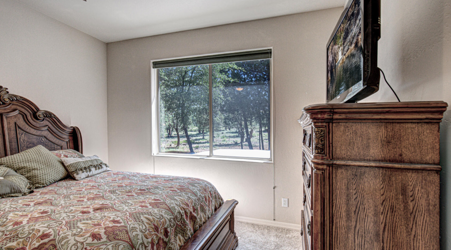 Guest Bedroom (2)