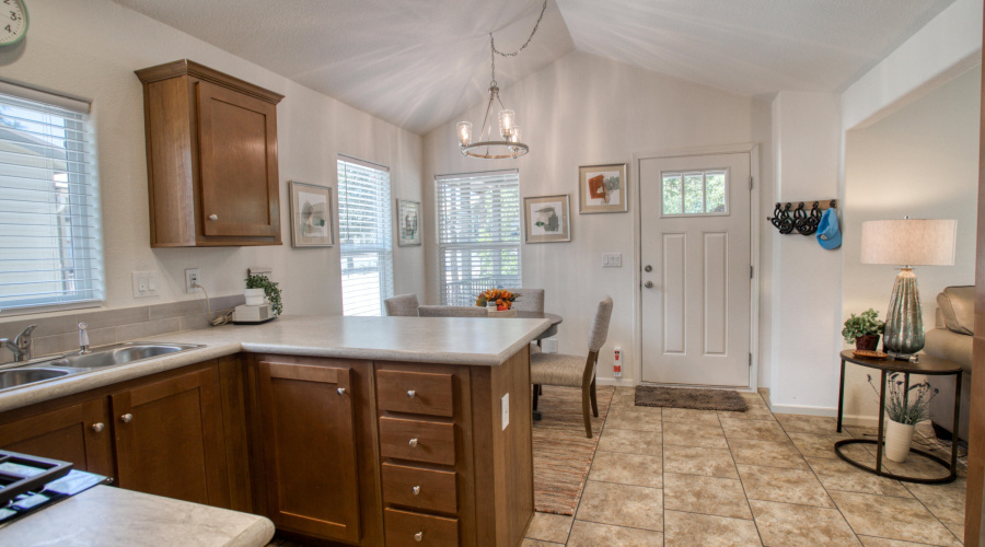 Kitchen/Dining Area