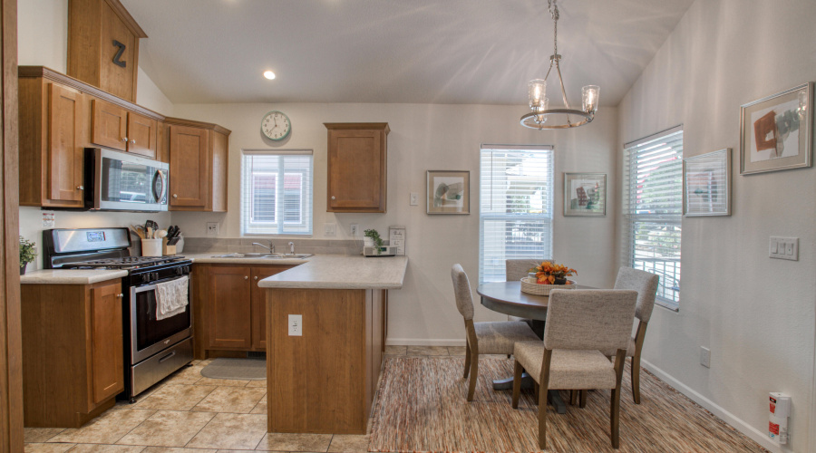 Kitchen/Dining Area