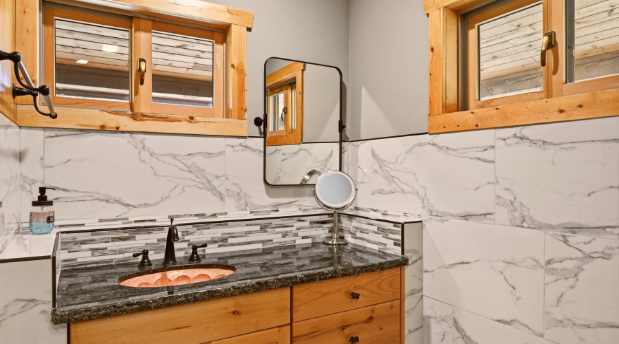 17 Upgraded masterbath