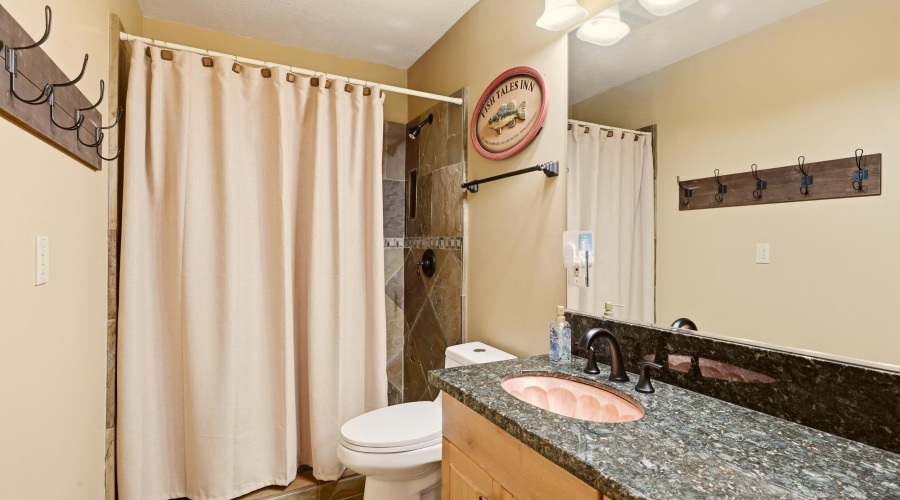 21 Guest bathroom