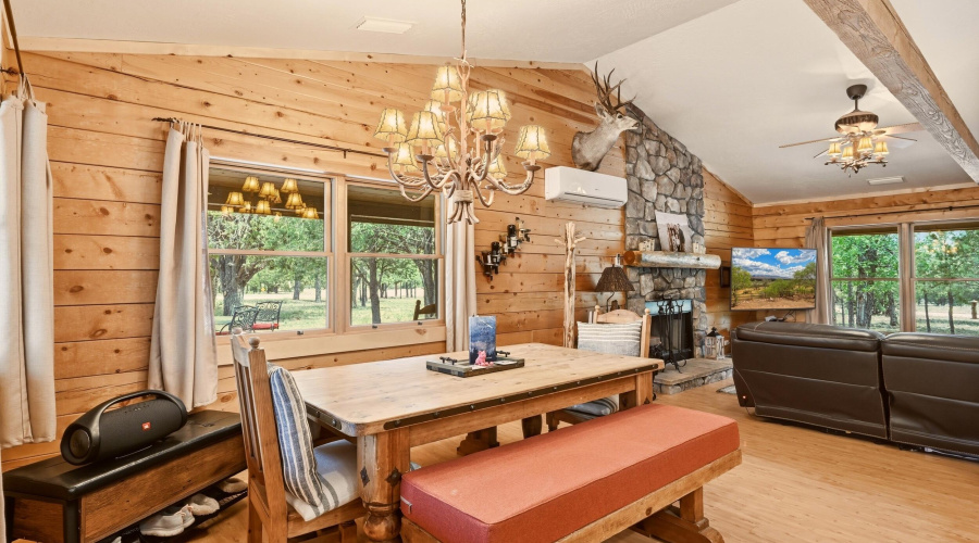 4 Dining area