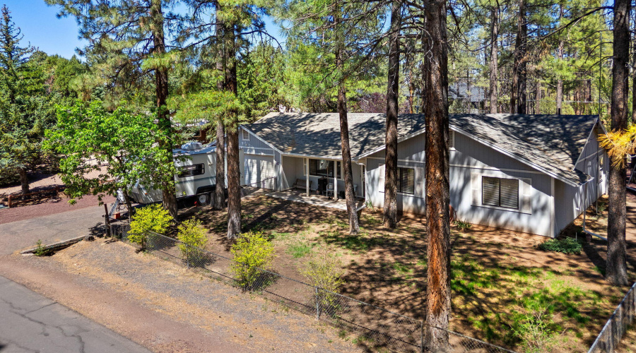 5373 Scotts Drive, Lakeside