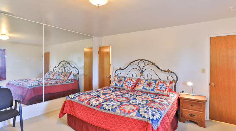 UpstairsBedroom (3)